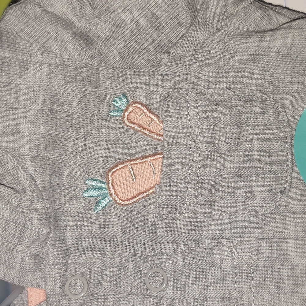 Baby Unisex Romper - Picture 3 of 6